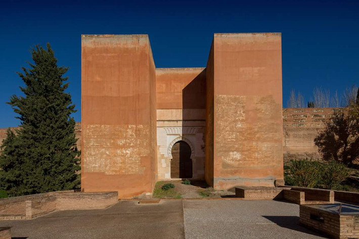 La Alhambra abre al pblico la enigmtica Puerta de los Siete Suelos durante el mes de junio